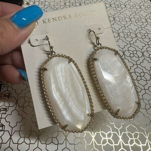 VGUC Kendra Scott Mother of Pearl / Gold Deily Earrings
